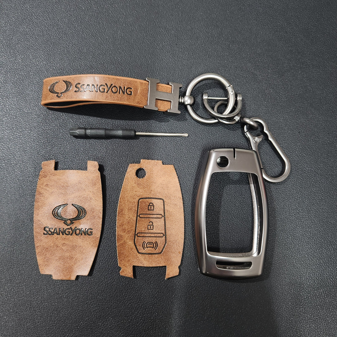 Mahindra Old Flip Key Luxury Metal Alloy Leather Keycase with Holder & Rope Chain