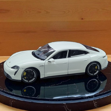 Porsche Taycan Turbo S White Licensed Welly 1:24 Diecast Scale Model