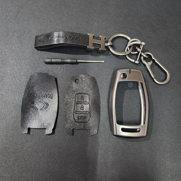 Mahindra Old Flip Key Luxury Metal Alloy Leather Keycase with Holder & Rope Chain