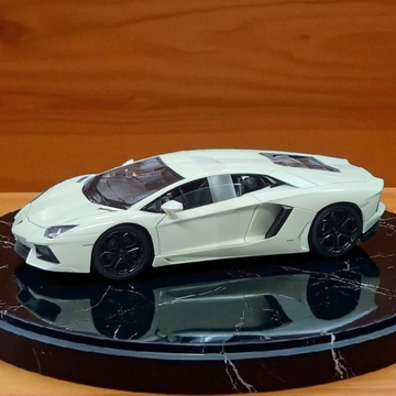 Lamborghini Aventador White Licensed Welly 1:24 Diecast Scale Model