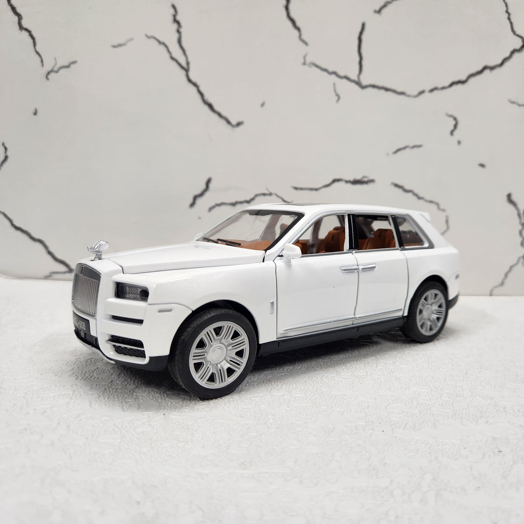 Rolls Royce Cullinan White Metal Diecast Car 1:22 (22x9 cm)