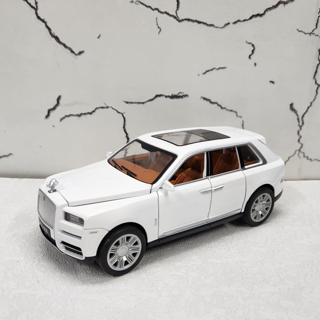 Rolls Royce Cullinan White Metal Diecast Car 1:22 (22x9 cm)