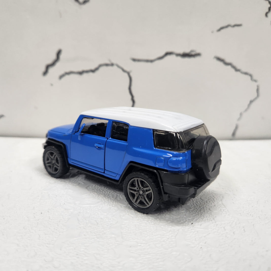 Toyota FJ Cruiser Blue Diecast Model Car 1:43
