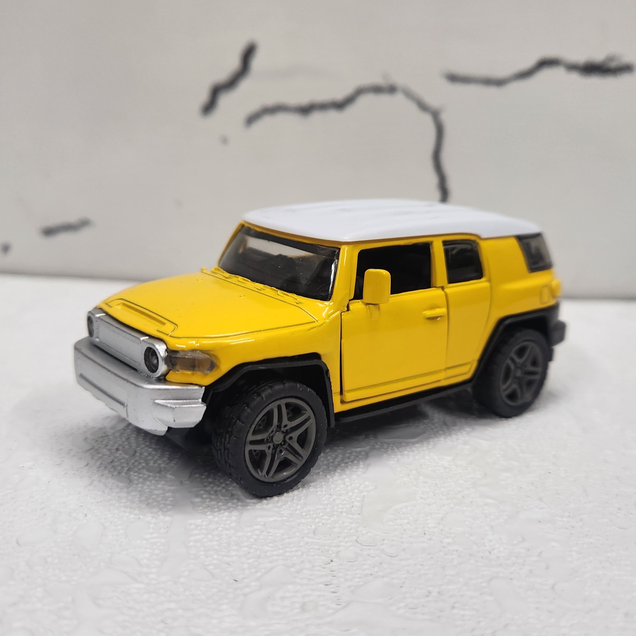 Toyota FJ Cruiser Yellow Diecast Model Car 1:43