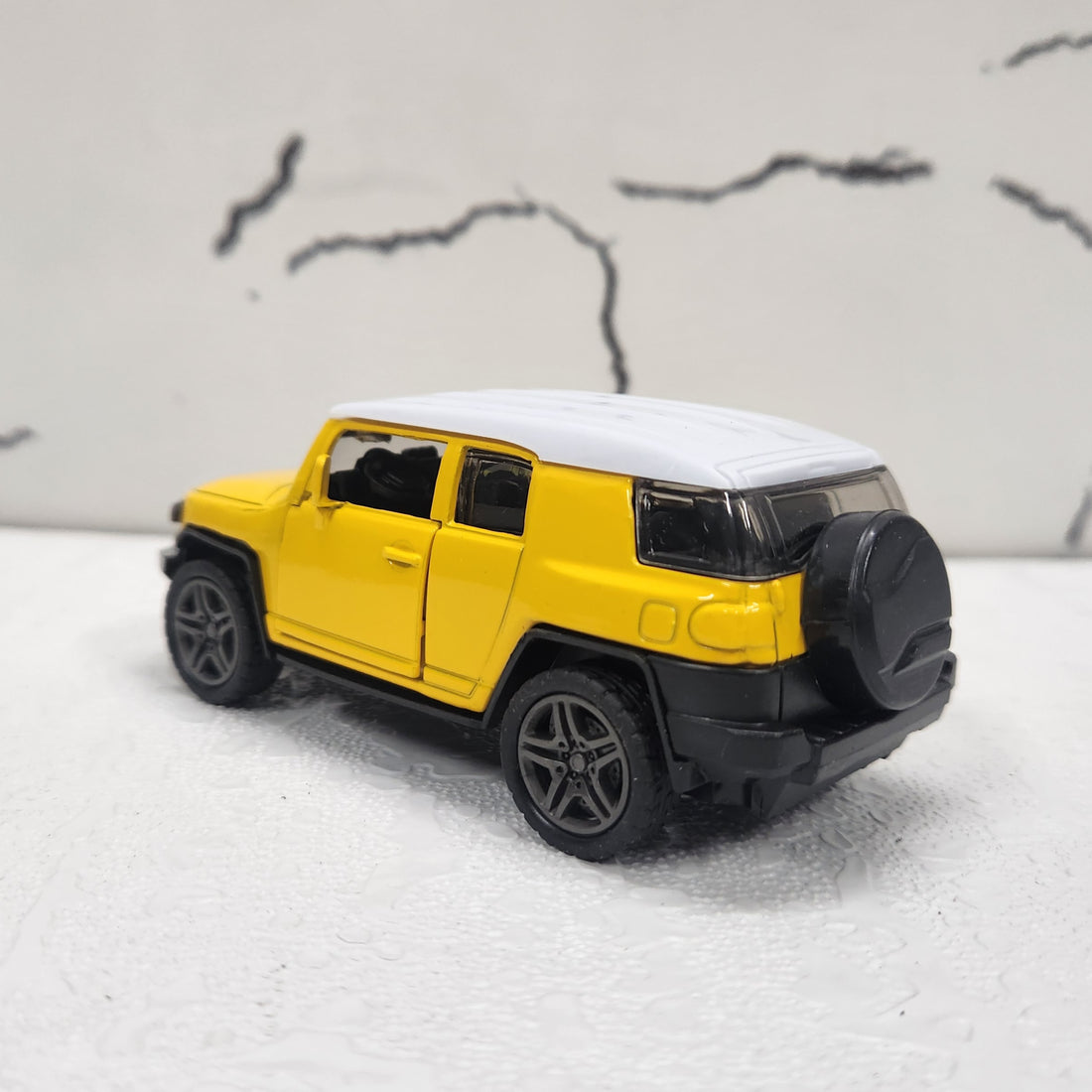 Toyota FJ Cruiser Yellow Diecast Model Car 1:43