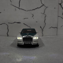 Load image into Gallery viewer, Rolls Royce Phantom Metal Diecast Car 1:32 (16x6 cm)