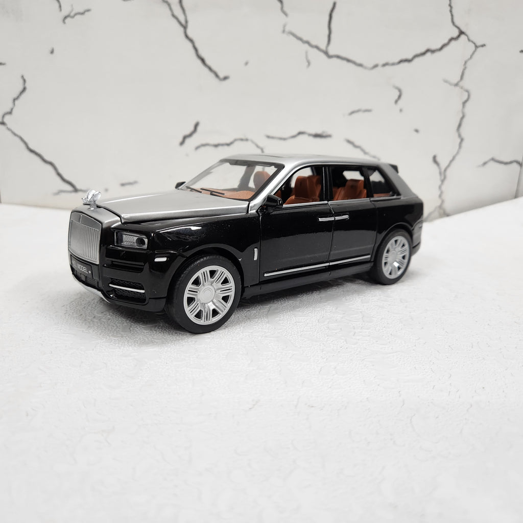 Rolls Royce Cullinan Black/Silver Metal Diecast Car 1:22 (22x9 cm)