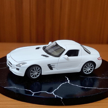 Mercedes Benz SLS AMG White Licensed Welly 1:24 Diecast Scale Model
