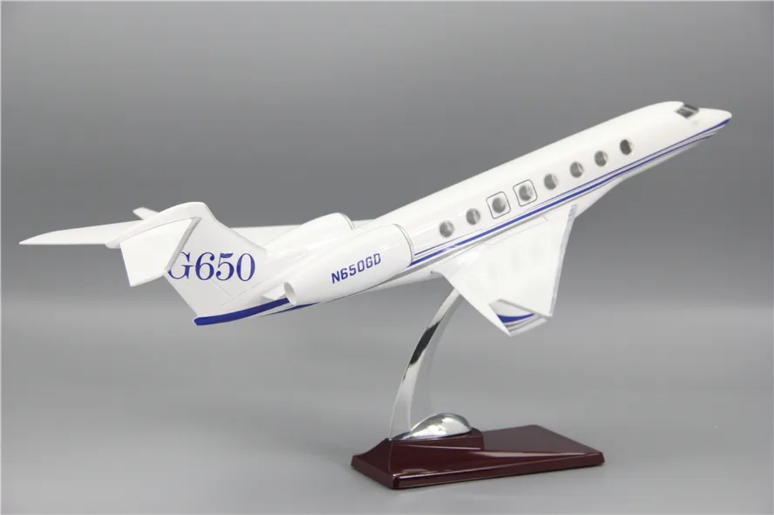 Gulf Stream G650 Aeroplane 45cm 1/70 Scale