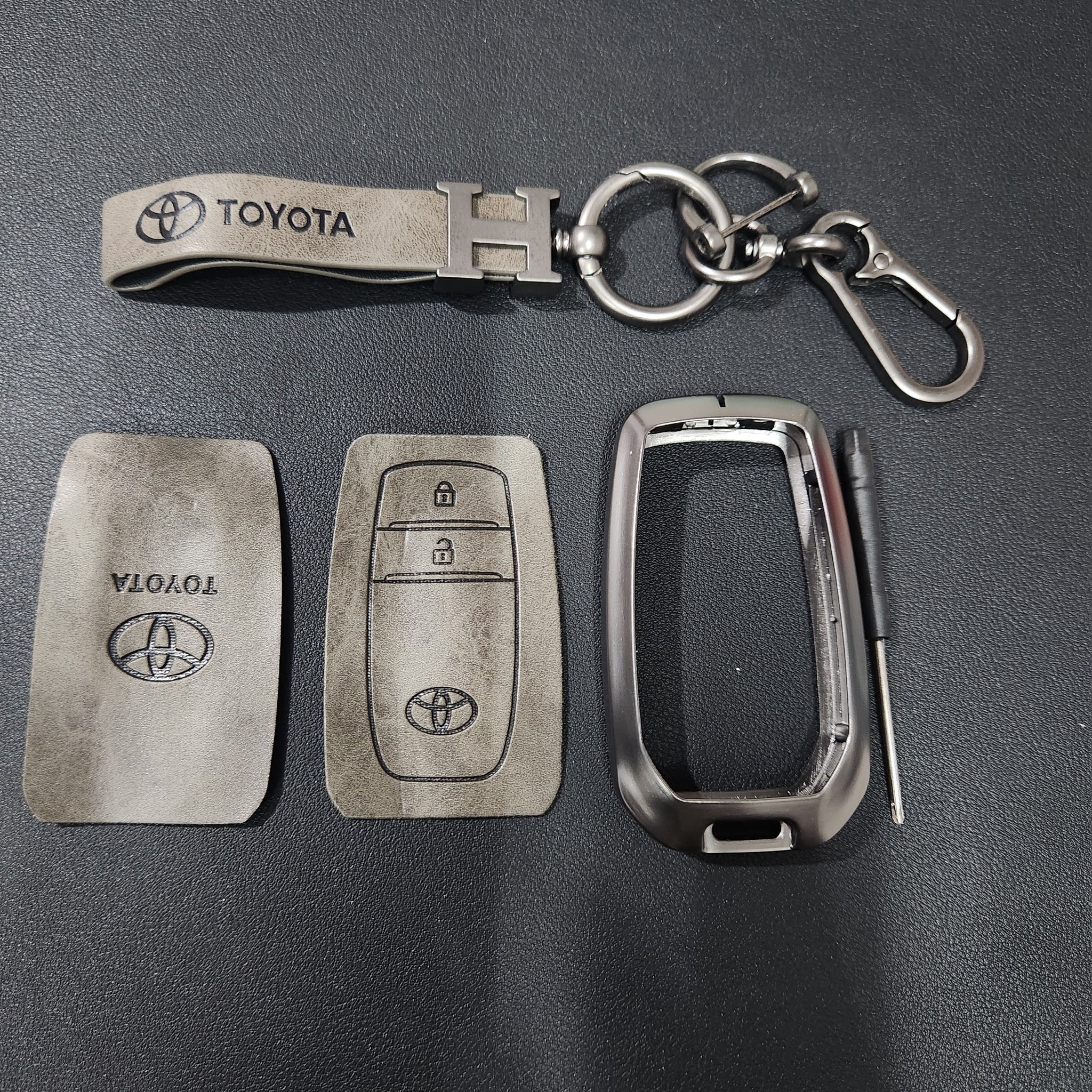 Innova Crysta New Key Metal Alloy Leather Keycase with Holder & Rope Chain