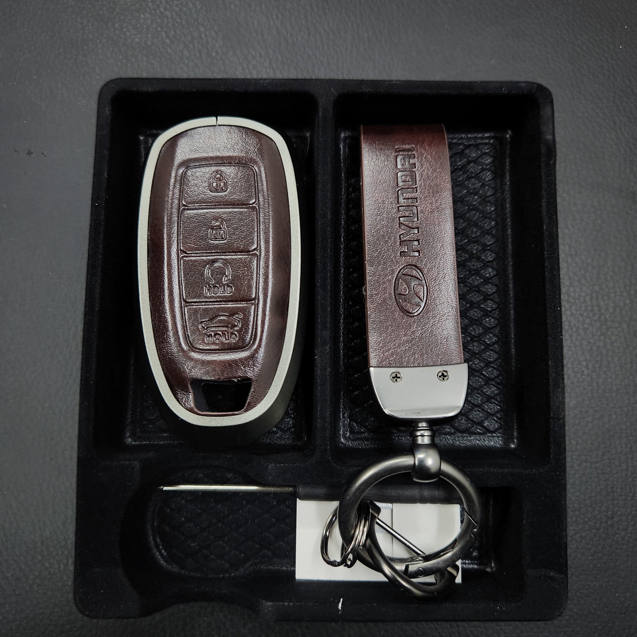 Hyundai Verna/i20 Keyless (4 Button Key) Exclusive Aluminium Alloy Leather 2.0 Keycase with Holder & Rope Chain