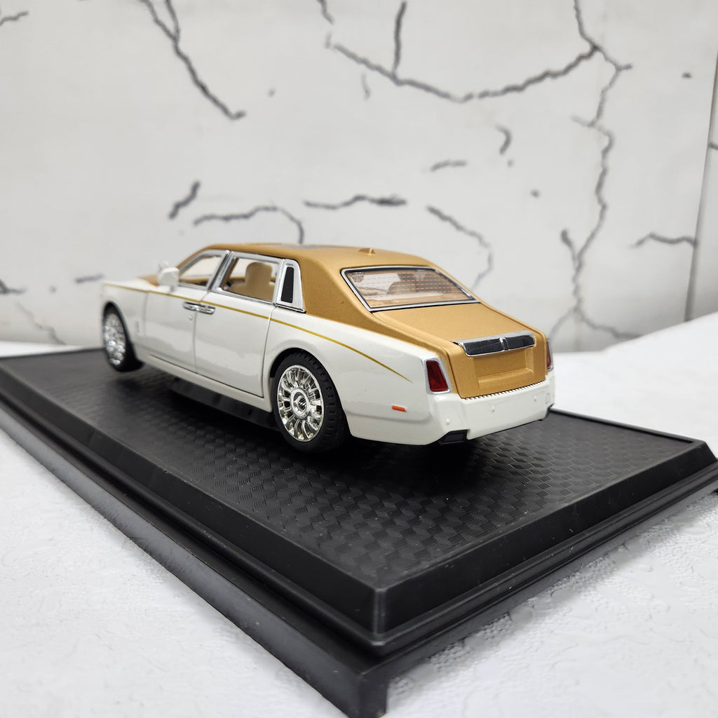 Rolls Royce Phantom White/Gold Metal Diecast Car 1:24 (20x8 cm)