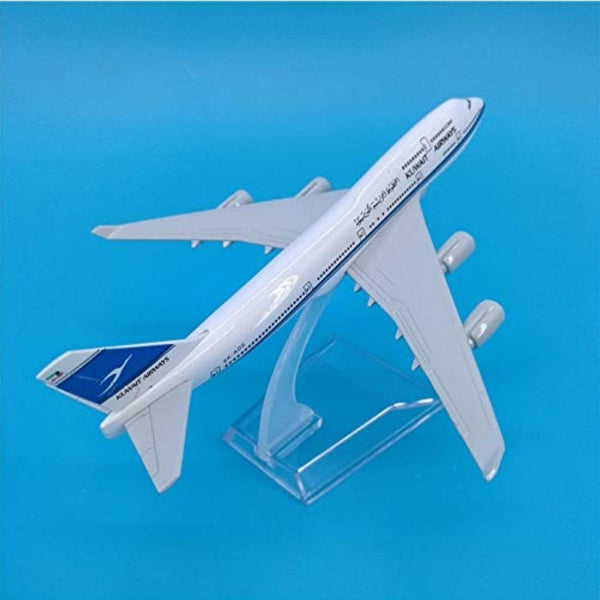 Kuwait Airways B747 Aeroplane Diecast Model 16 CM