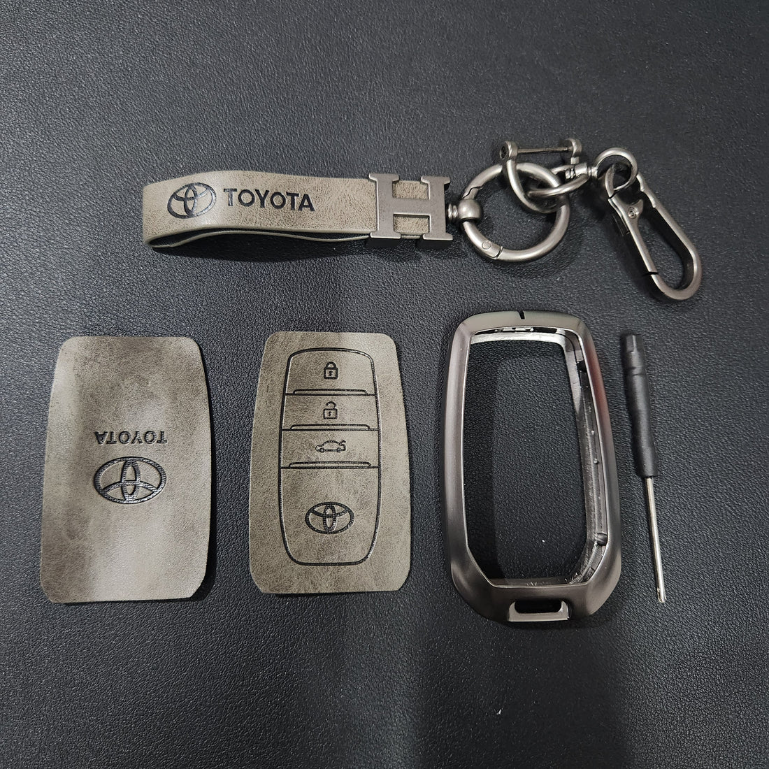 Fortuner/Hycross New Key Metal Alloy Leather Keycase with Holder & Rope Chain