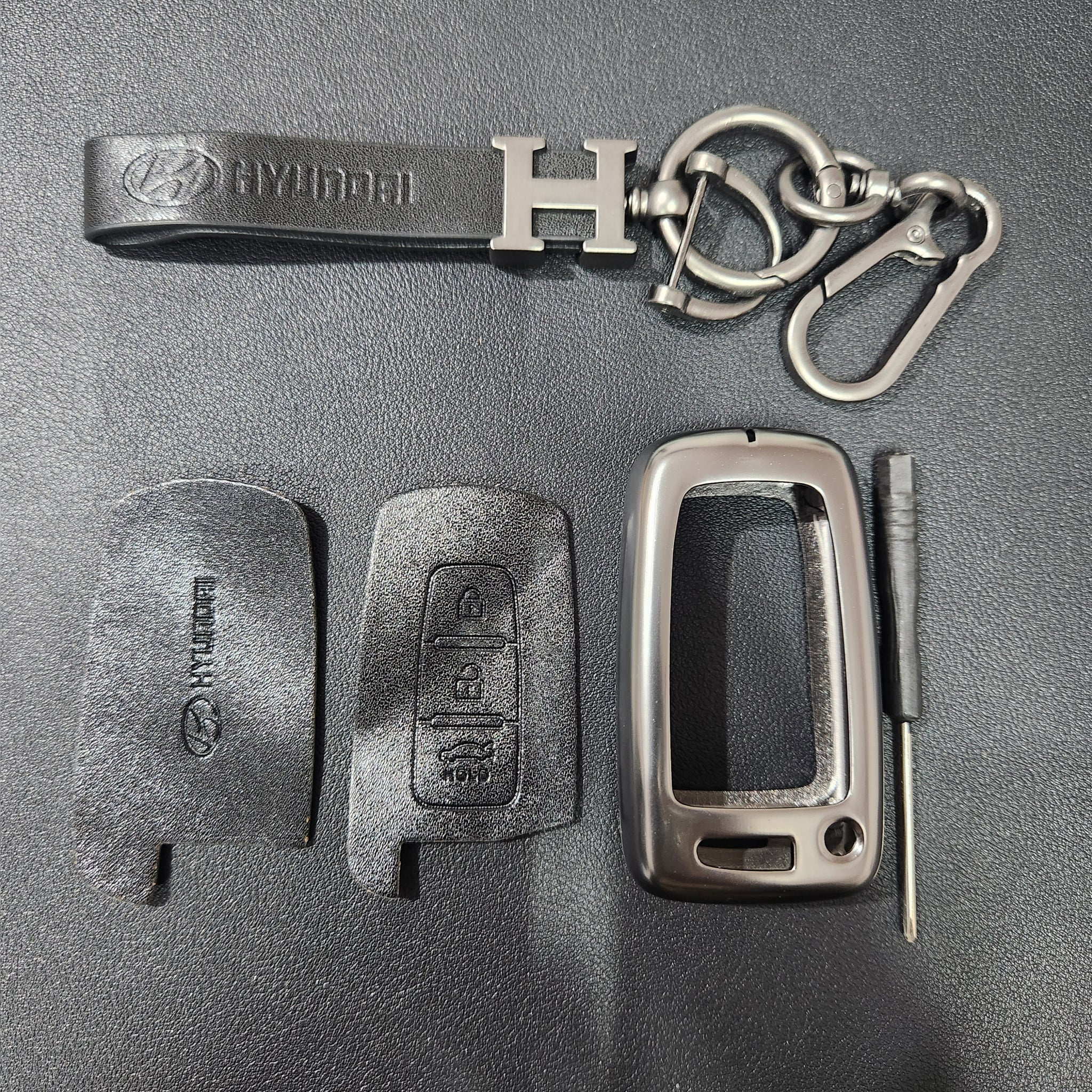Hyundai Elantra Old Key Luxury Metal Alloy Leather Keycase with Holder & Rope Chain