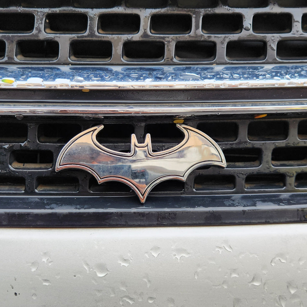 Batman Silver Grille Metal Emblem (10.3 x 4.5 cm)