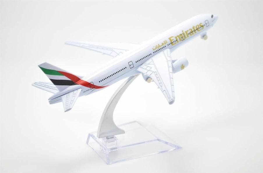 Emirates B777 Aeroplane Diecast Model 16 CM