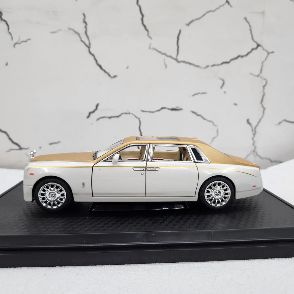 Rolls Royce Phantom White/Gold Metal Diecast Car 1:24 (20x8 cm)