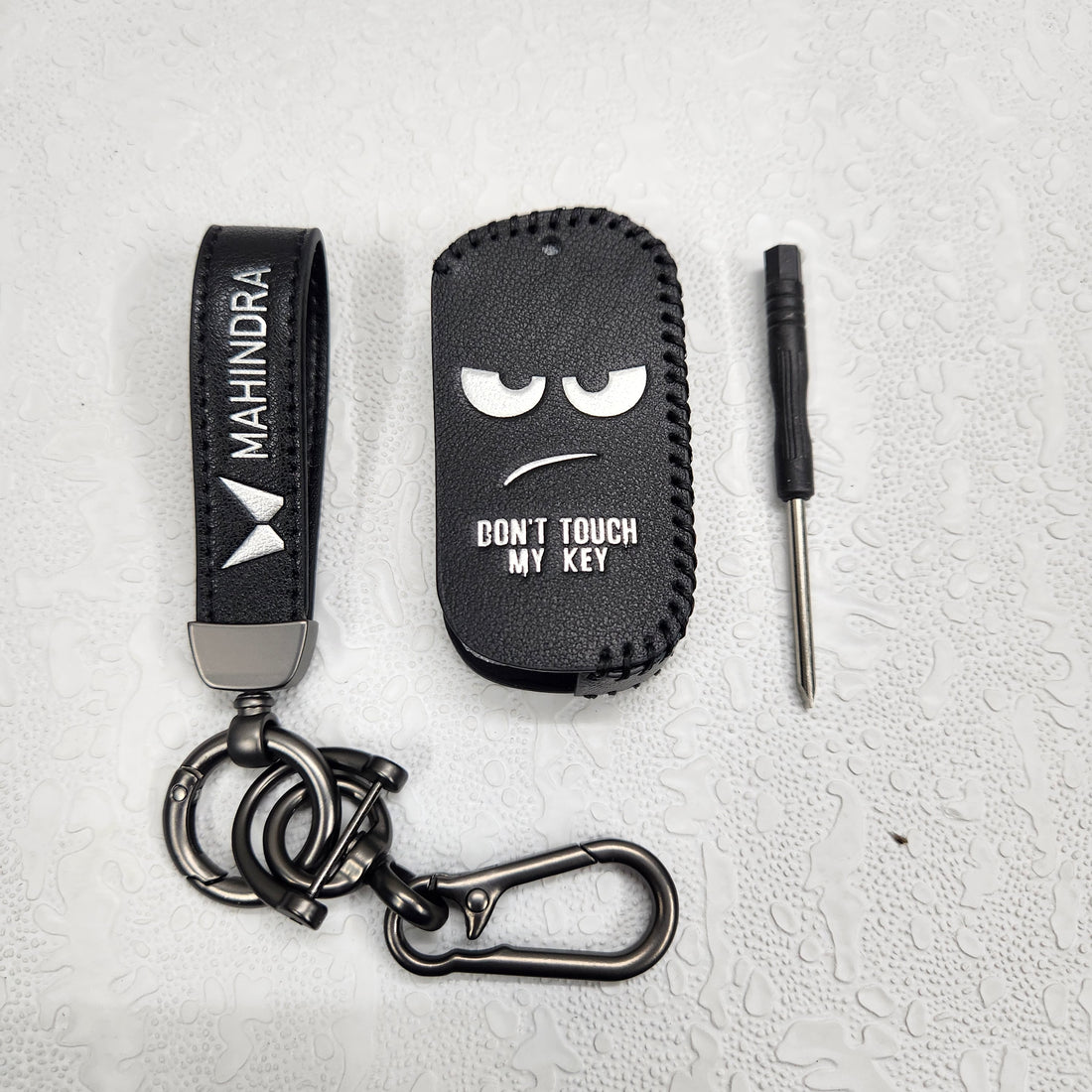 Mahindra XUV700,Scorpio,Thar Luxury Pure Handmade Oilwax Leather Keycase with Logo, Caption, Hook, and Chain