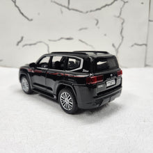 Load image into Gallery viewer, Land Cruiser Metal Diecast Car 1:32 (14x5 cm)
