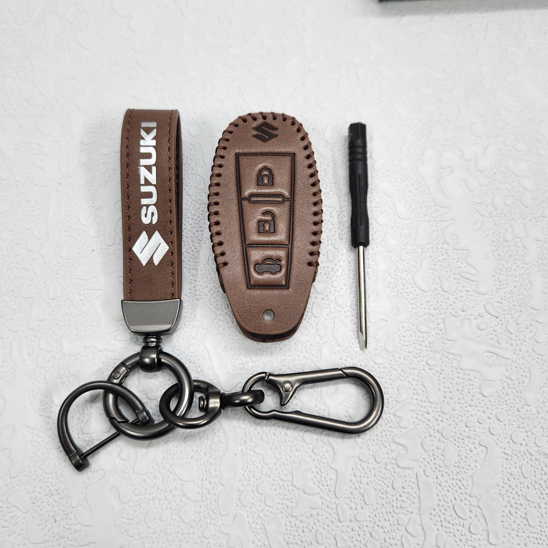 Suzuki Ciaz/Baleno/Scross 3 Button Key Luxury Pure Handmade Oilwax Leather Keycase with Logo, Caption, Hook, and Chain