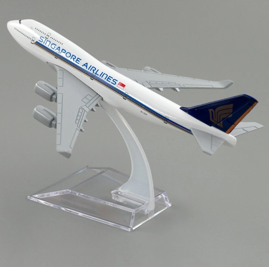 Singapore Airlines B747 Aeroplane Diecast Model 16 CM