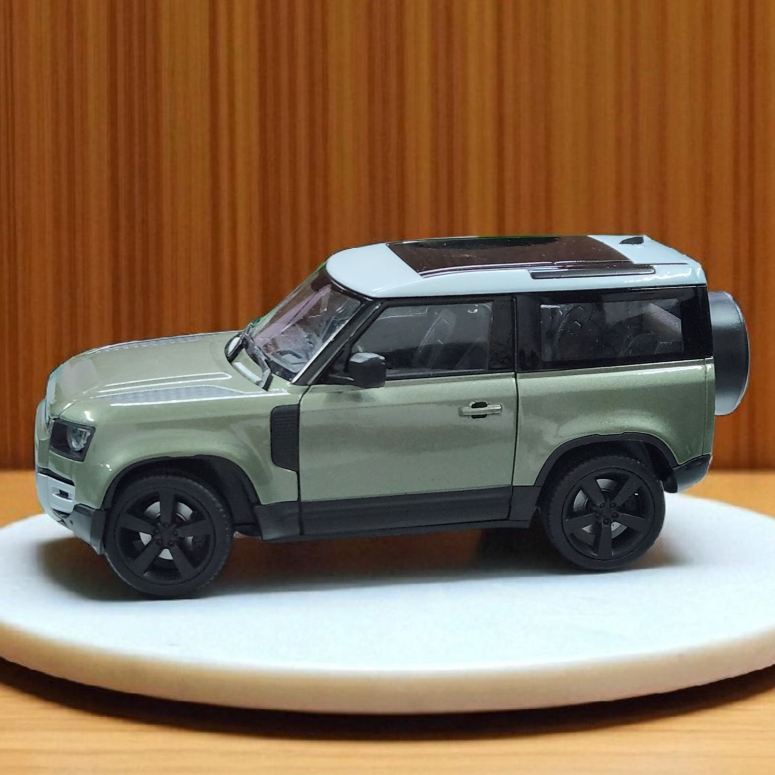 Defender 90 Green Licensed Welly 1:24 Diecast Scale Model