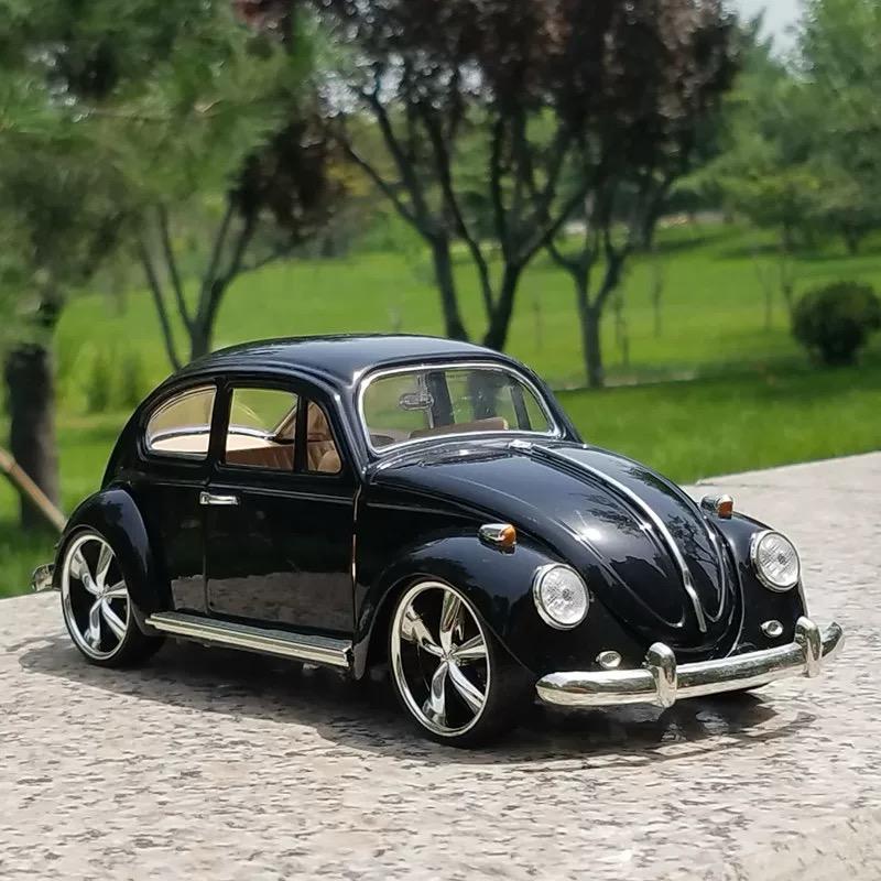 Volkswagen Beetle Metal Diecast Car 1:18 (28x11 cm)