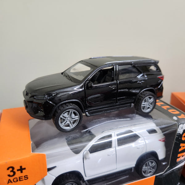 Fortuner Diecast Car 2 Pcs Set 1:43 (12x5 cm)