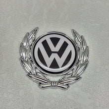 Load image into Gallery viewer, 3D Owners Club v4.0 Car Metal Emblem Badge Sticker Decal (Silver) 6 x 5.5 cm