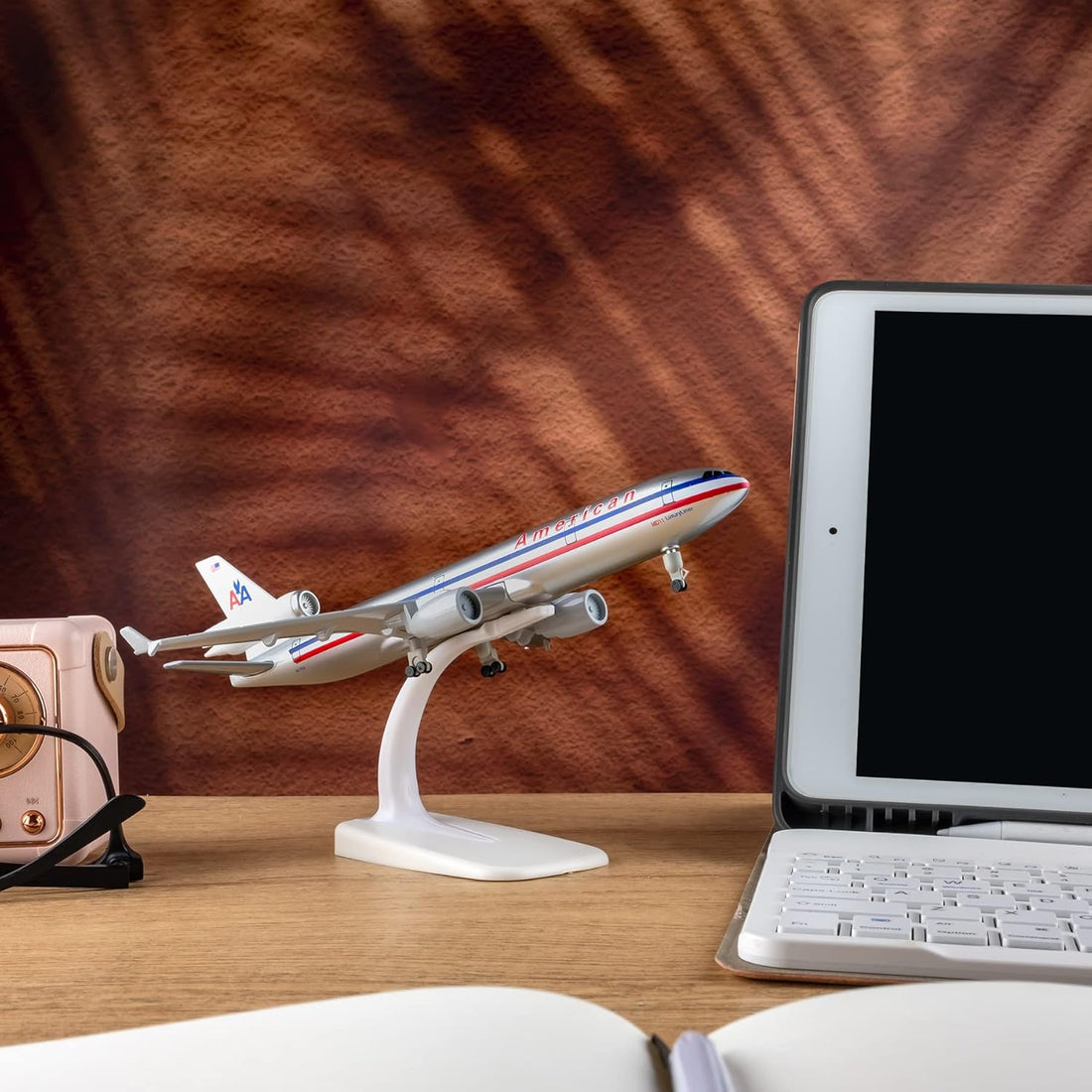 American MD-11 Aeroplane Diecast Model 20 CM