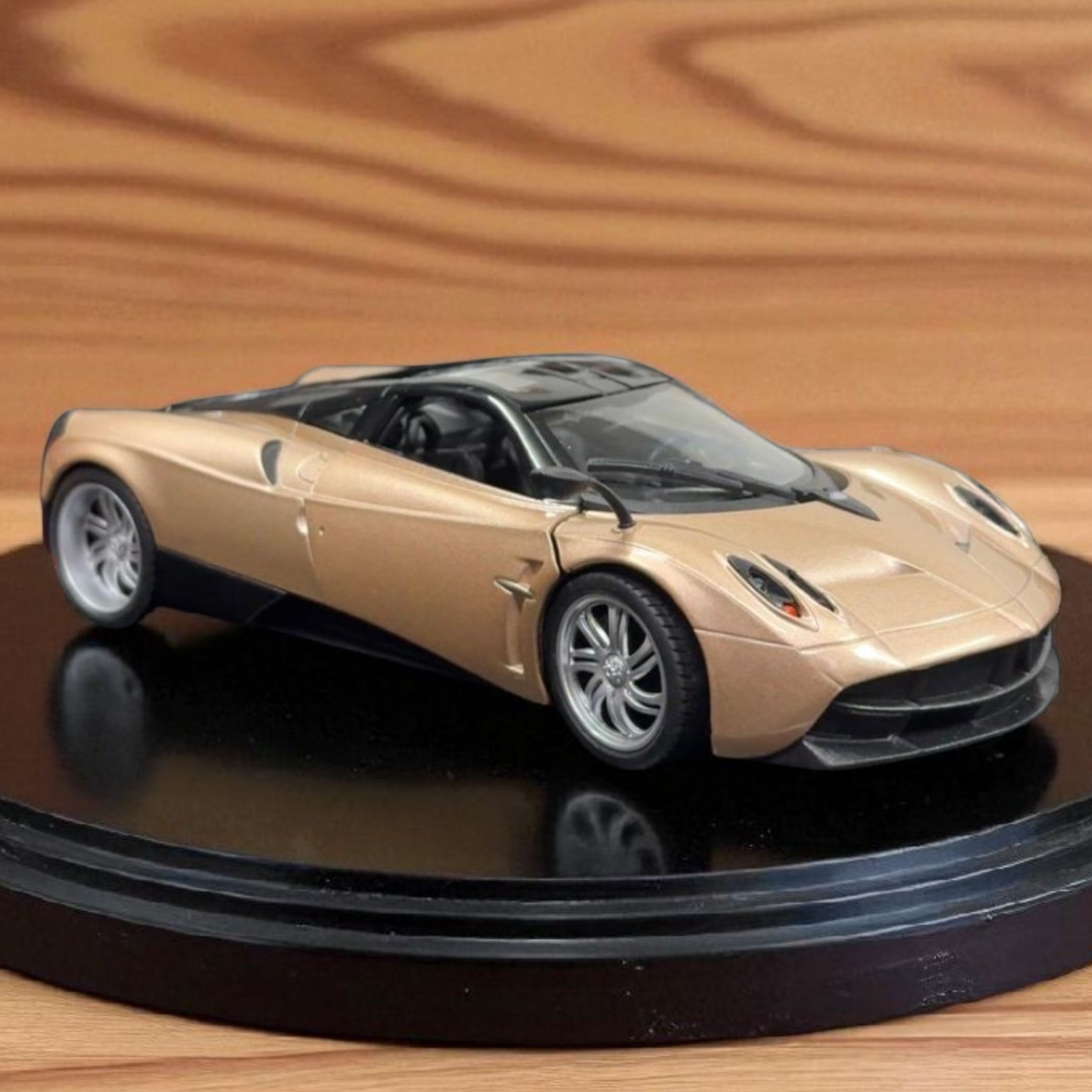Pagani Huayra Gold Licensed Welly 1:24 Diecast Scale Model