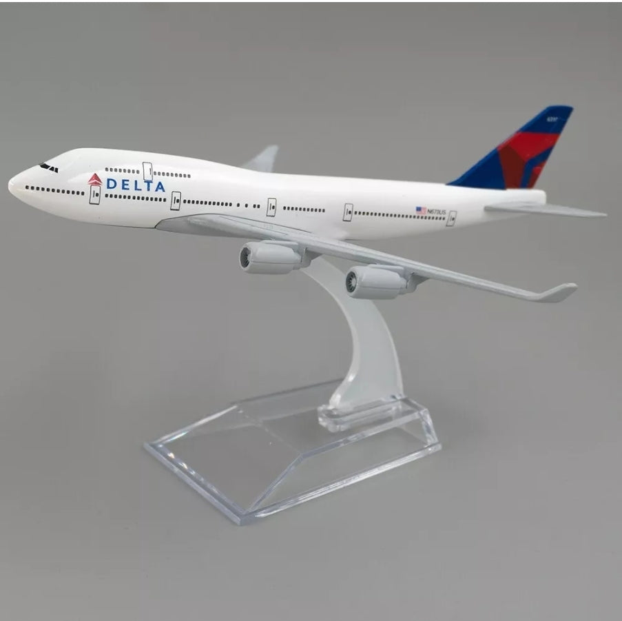 Delta Airlines B747 Aeroplane Diecast Model 16 CM