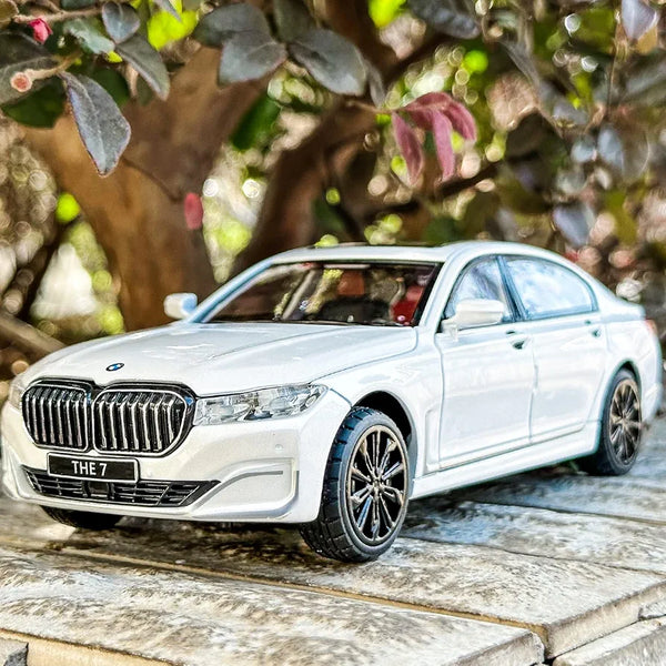 BMW 760 Li Metal Diecast Car 1:24 (20x8 cm)