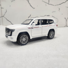 Load image into Gallery viewer, Land Cruiser Metal Diecast Car 1:32 (14x5 cm)