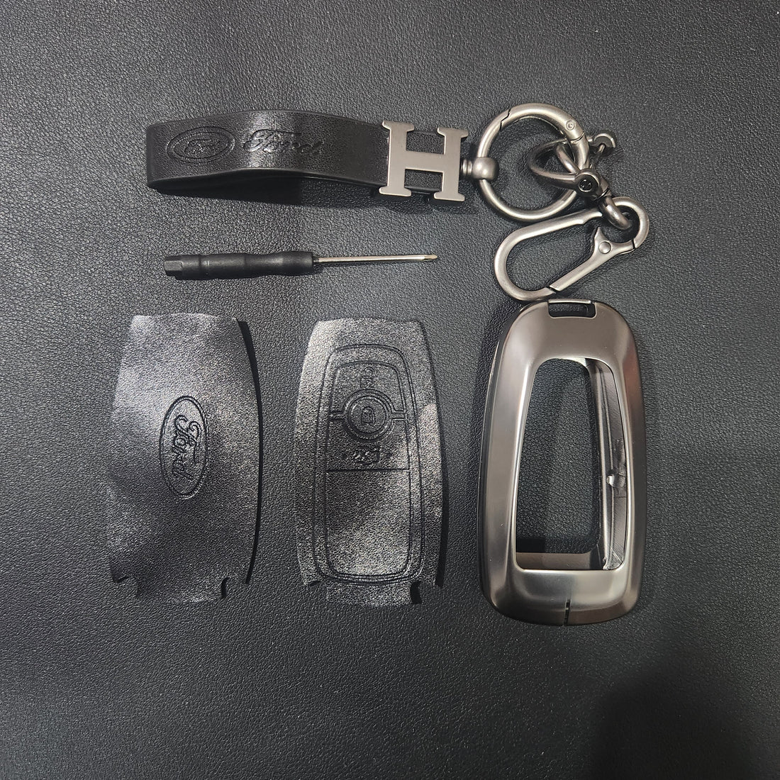 Ford (3 Button) New Key Luxury Metal Alloy Leather Keycase with Holder & Rope Chain